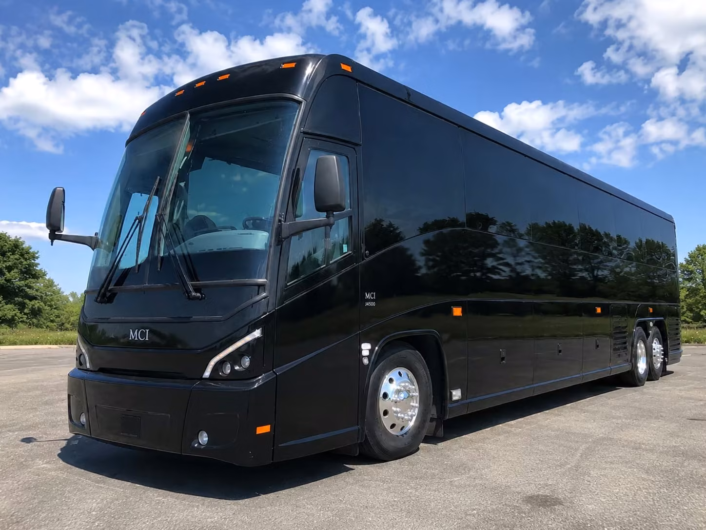 charter buses to the henry doorly zoo aquarium make omaha s most popular field trip even better
